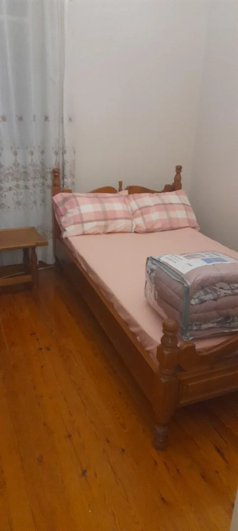 Room for rent in student apartment in , fully furnished