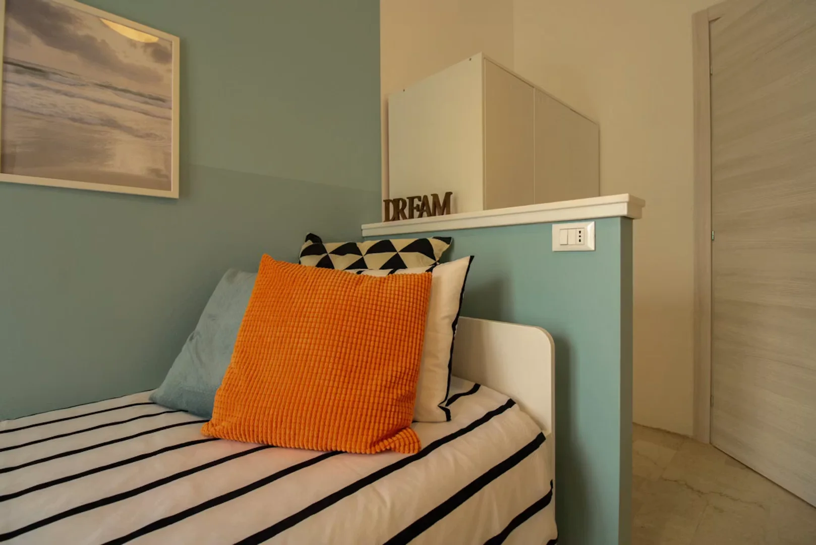 Student-friendly room in  with modern amenities