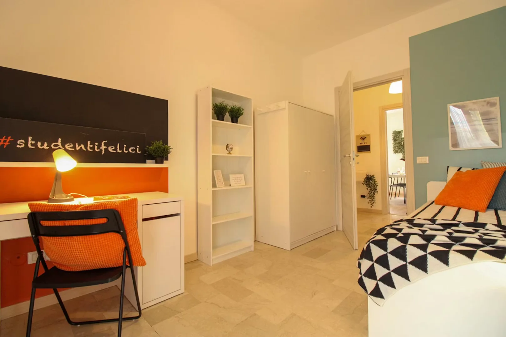 Student-friendly room in with modern amenities