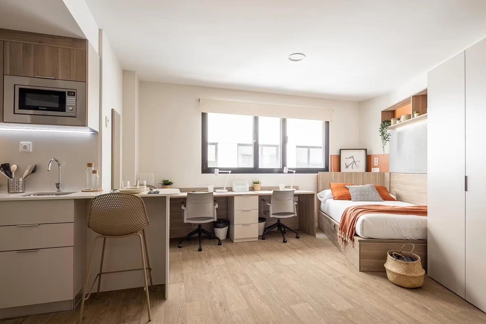 Functional student room perfect for studying in 