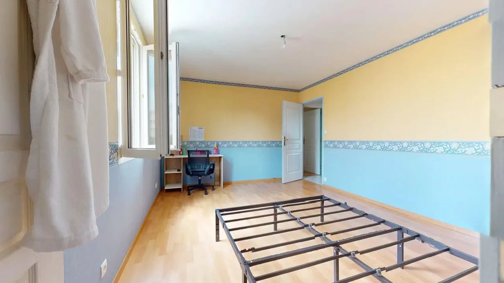 Camera per studenti in  con area studio e servizi in comune