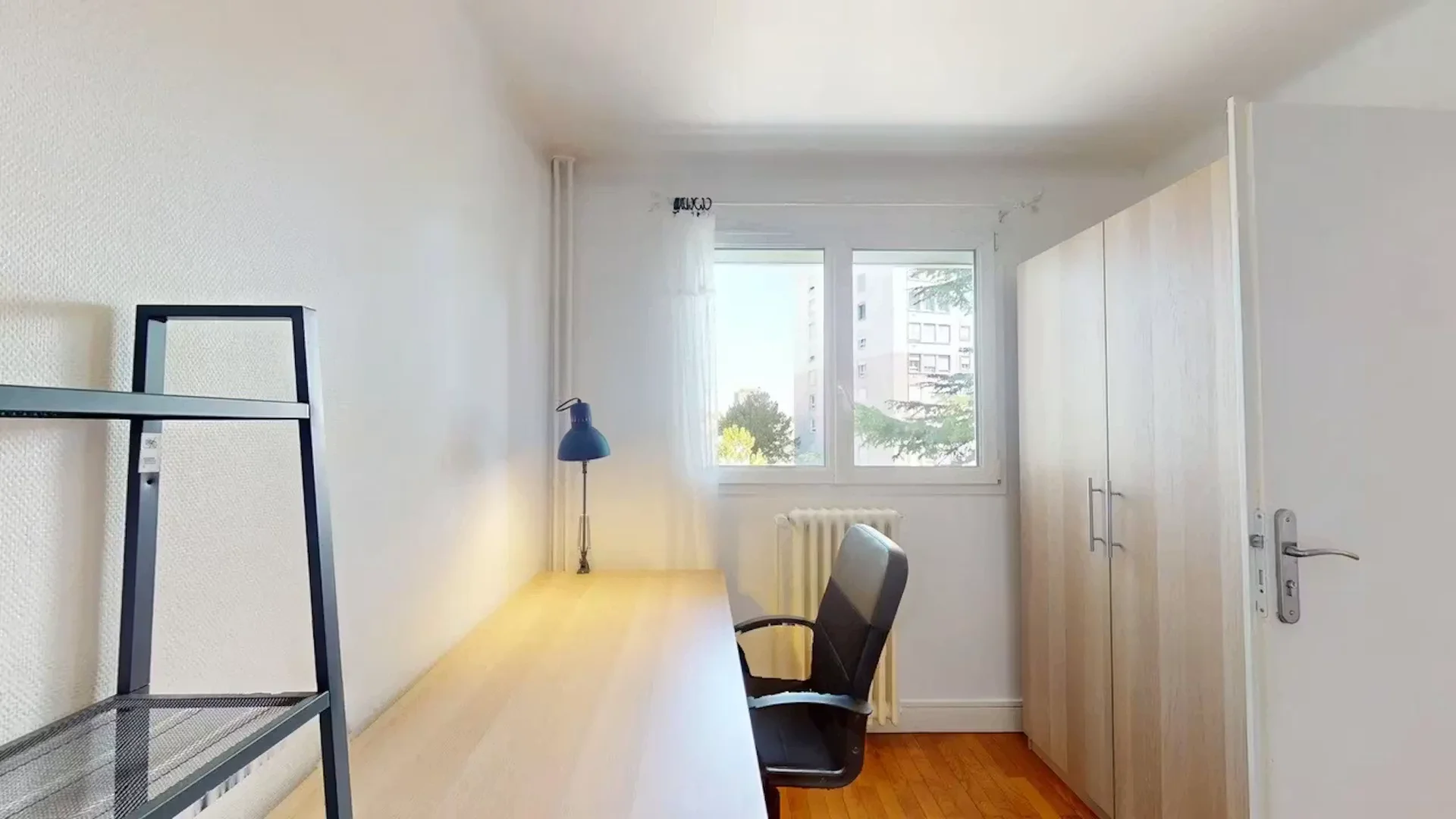 Student-friendly room in  with modern amenities