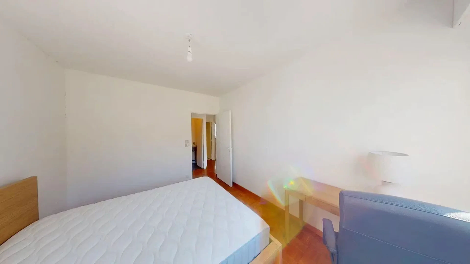 Quarto de estudante económico com localização conveniente em 