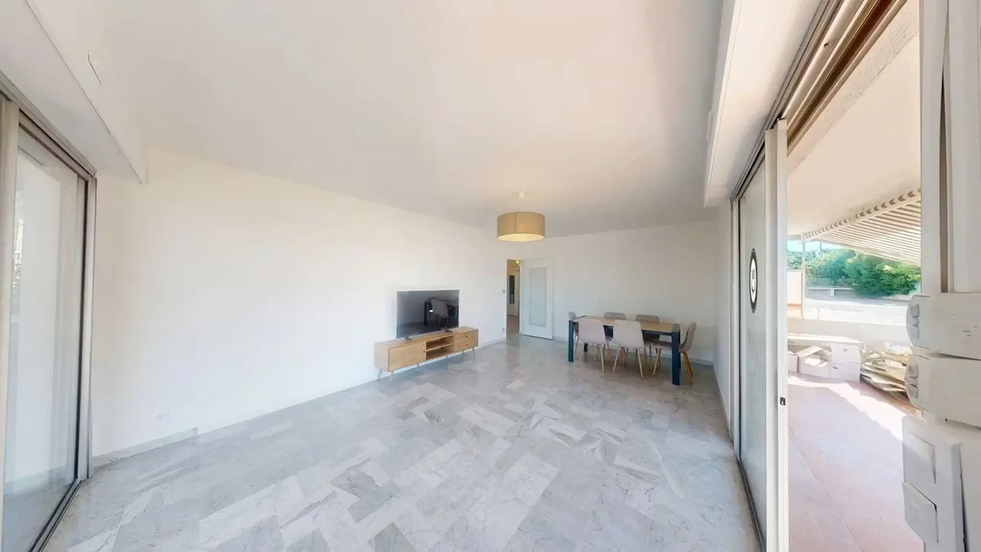 Quarto de estudante económico com localização conveniente em 