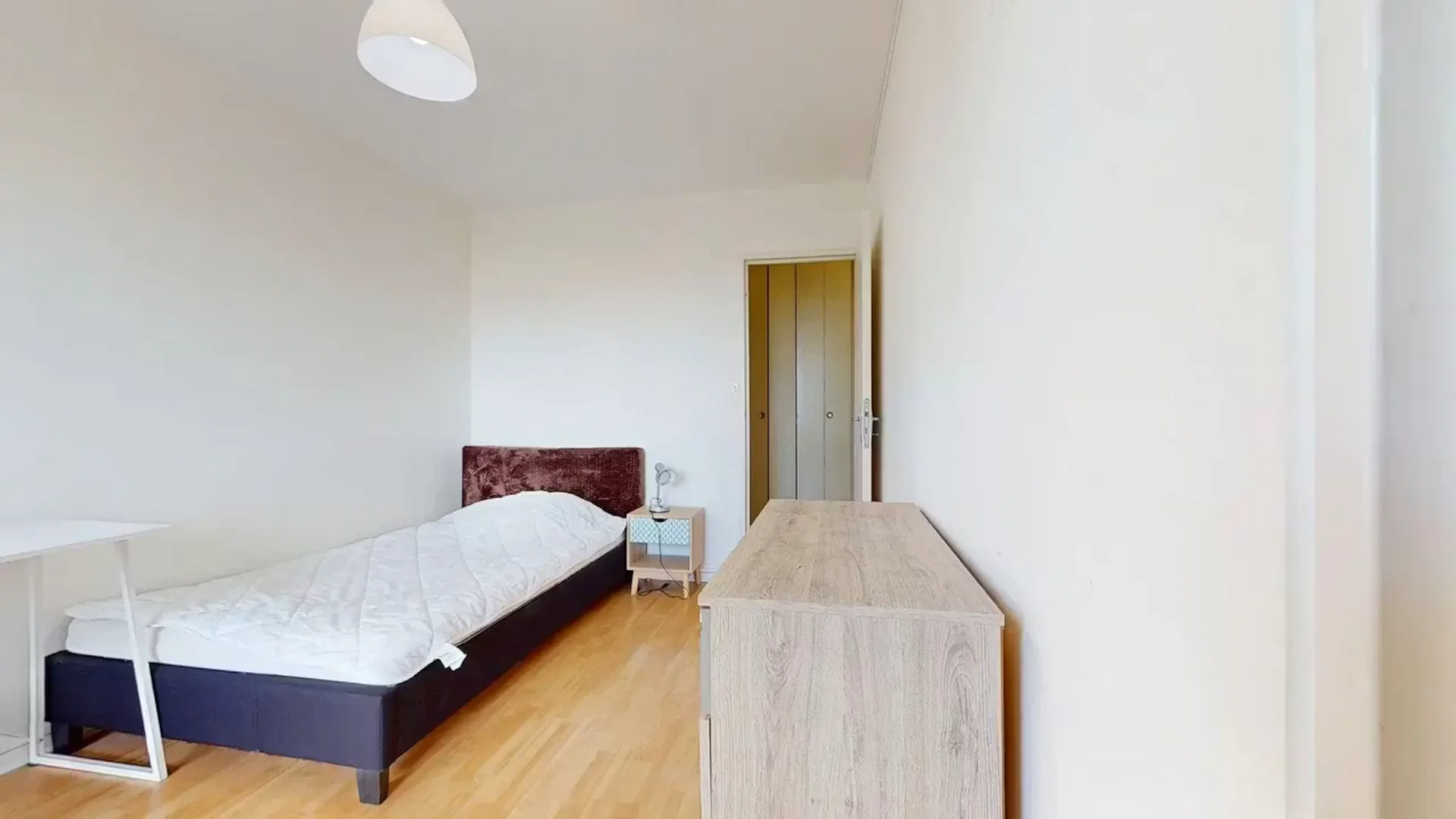 Chambre à louer dans un appartement d'étudiant à , entièrement meublée