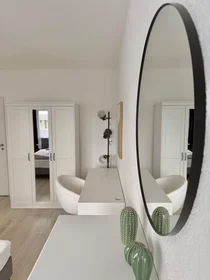 Private room at Heinsbergstraße, Innenstadt, image 3 of 10