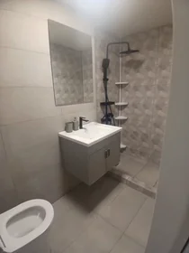 Quarto privado em Agiou Meletiou, Athens, imagem 9 de 10