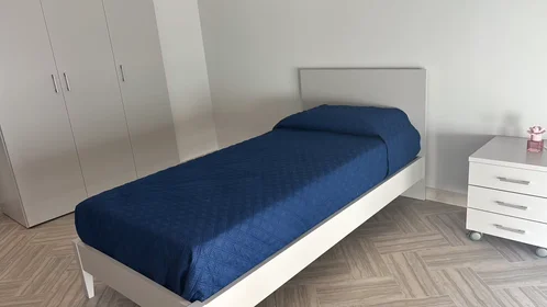Chambre privée à Viale Antonio Mellusi, , image 7 de 9