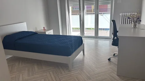 Chambre privée à Viale Antonio Mellusi, , image 8 de 9