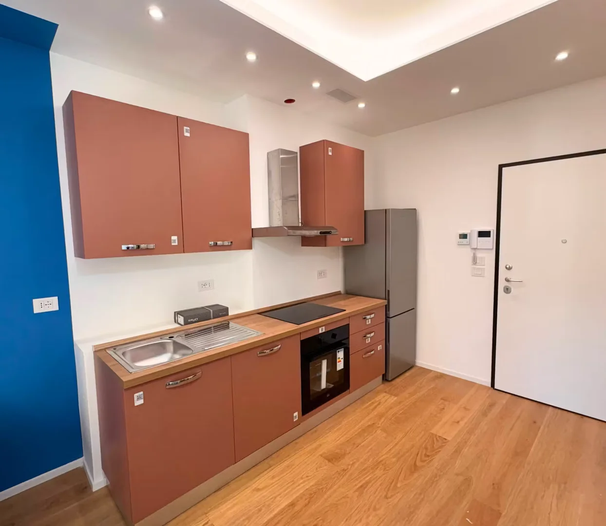 'de öğrenci dairesinde, tamamen mobilyalı kiralık oda