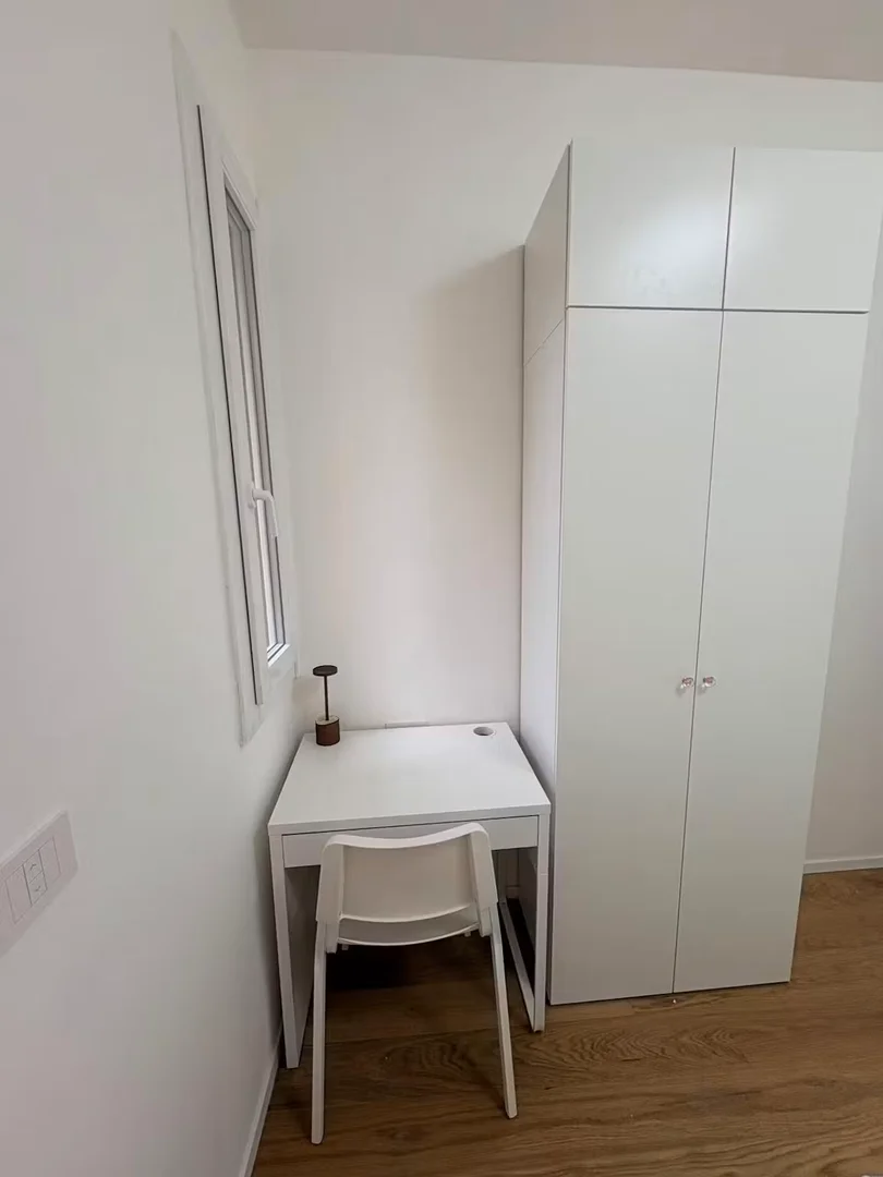  bölgesinde uygun konuma sahip ekonomik öğrenci odası
