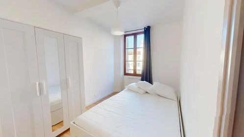 Özel oda konumu Rue Michel de Bourges, , 1 10 görüntüsü