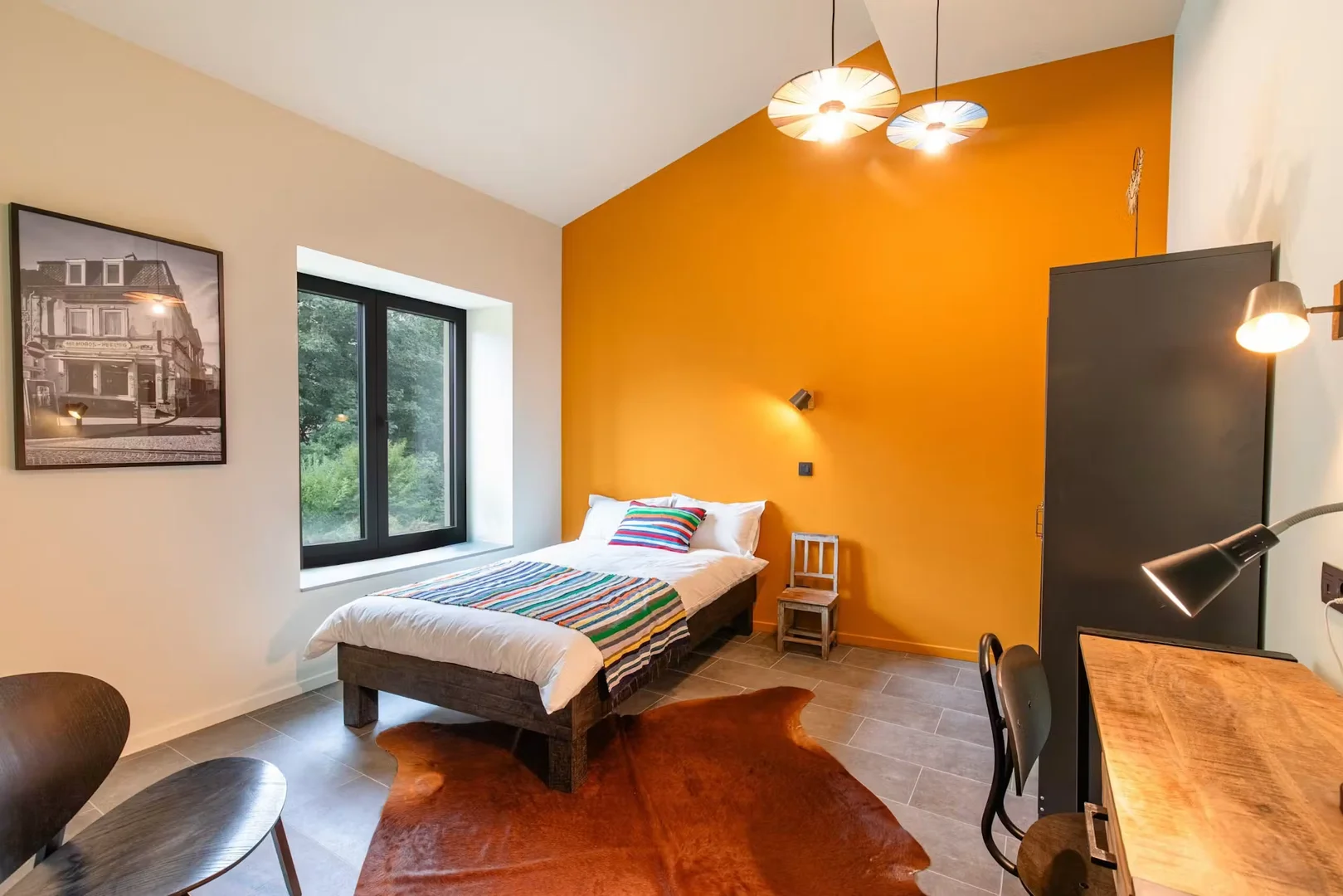 Functional student room perfect for studying in 