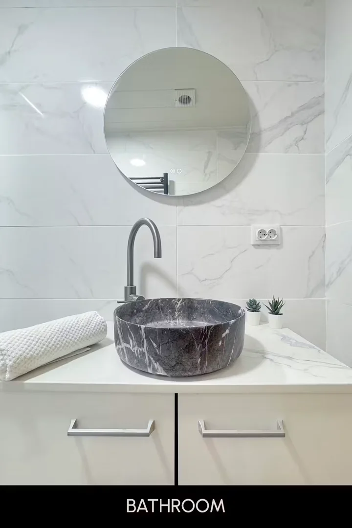 Room for rent in student apartment in , fully furnished