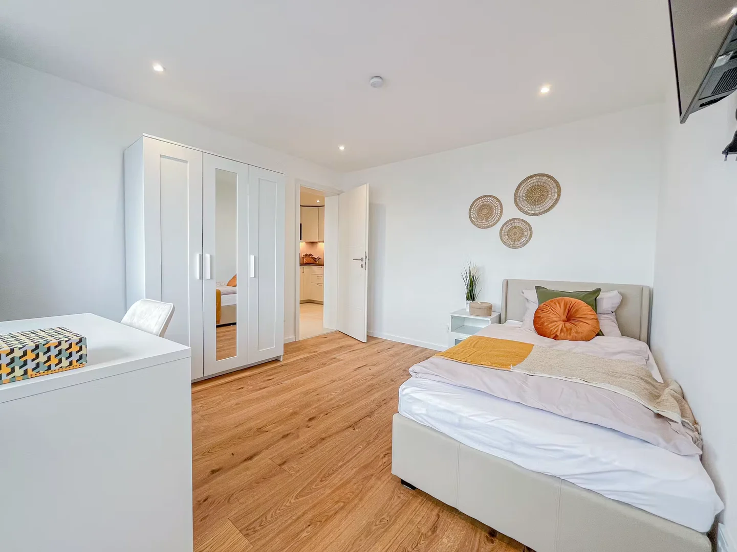 Quarto de estudante em  com área de estudo e instalações partilhadas
