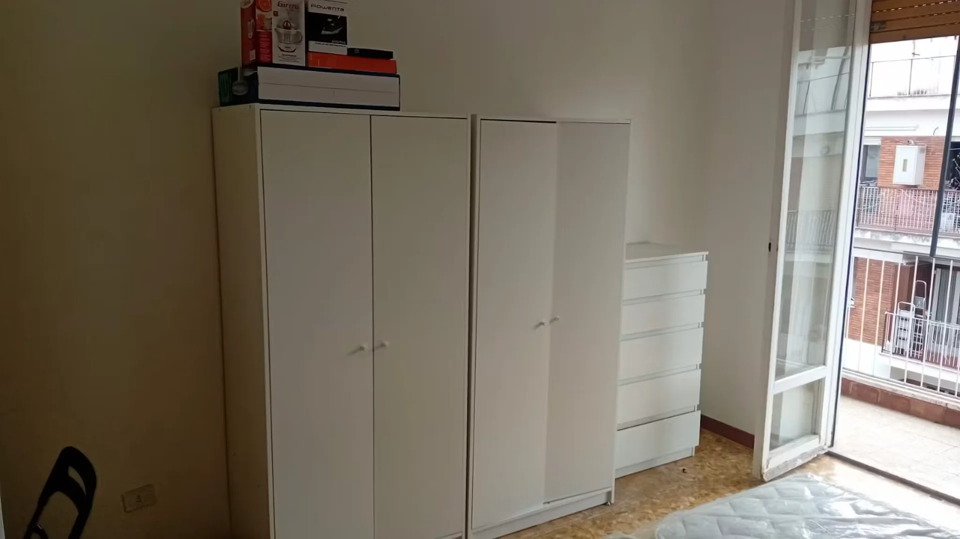 Quarto de estudante económico perto do campus em 