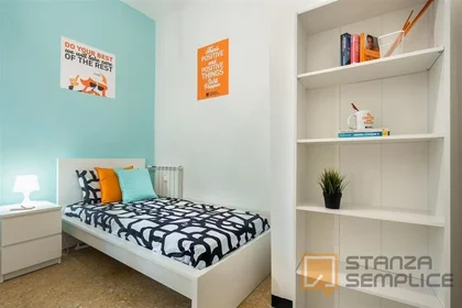 Habitación privada en Via Luigi Pera, , imagen 1 de 10