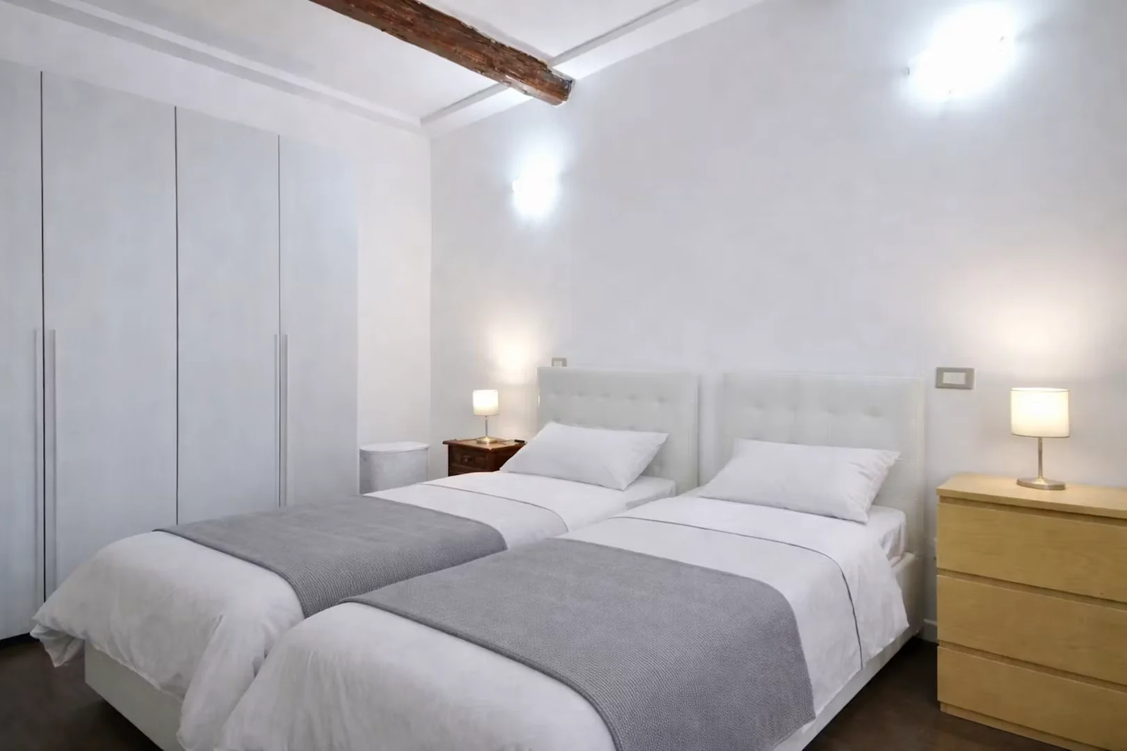 Quarto de estudante confortável e espaçoso em 
