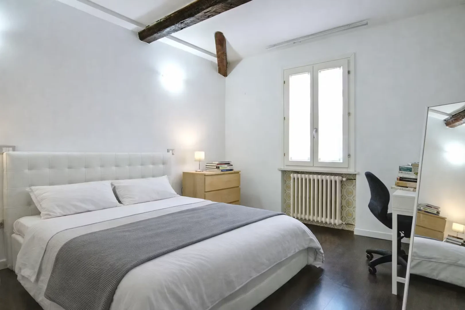 Quarto de estudante económico com localização conveniente em 