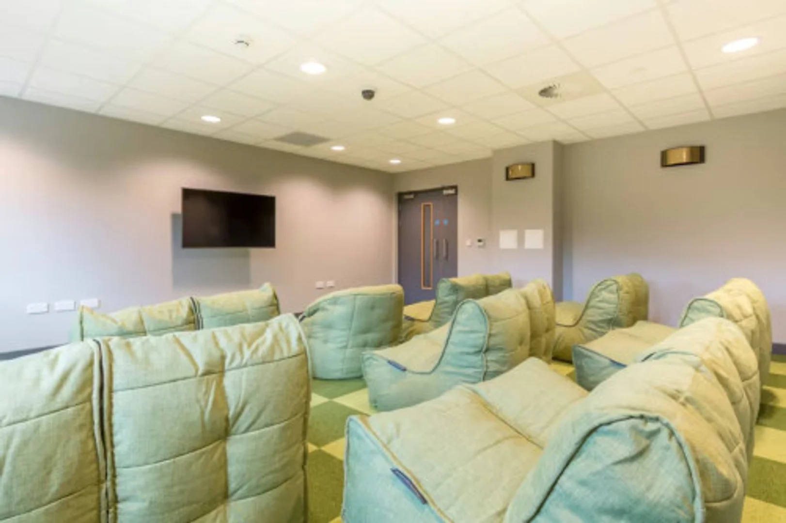 Budget-friendly student room close to campus in 