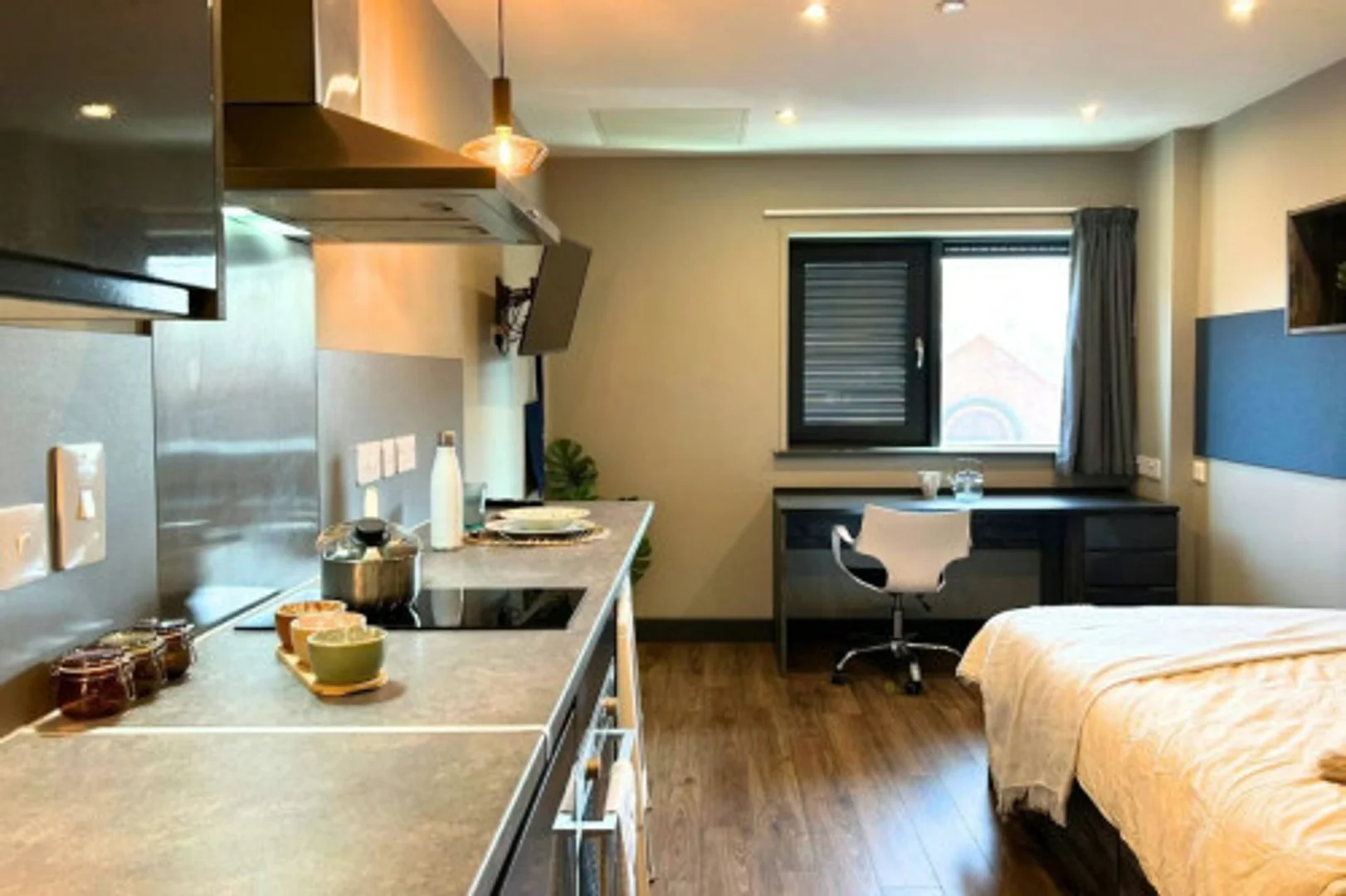 Comfortable and spacious student room in 