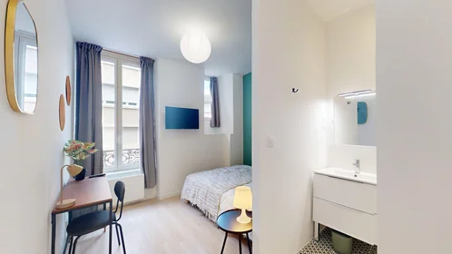 Private room at 1 Rue Manescau, image 1 of 10