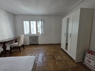 Privatzimmer in der Calle Victor Chavarri, Foncalada, bild 1 von 10