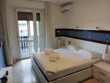 Quarto privado em Via Sicilia, Madonna Alta, imagem 1 de 5