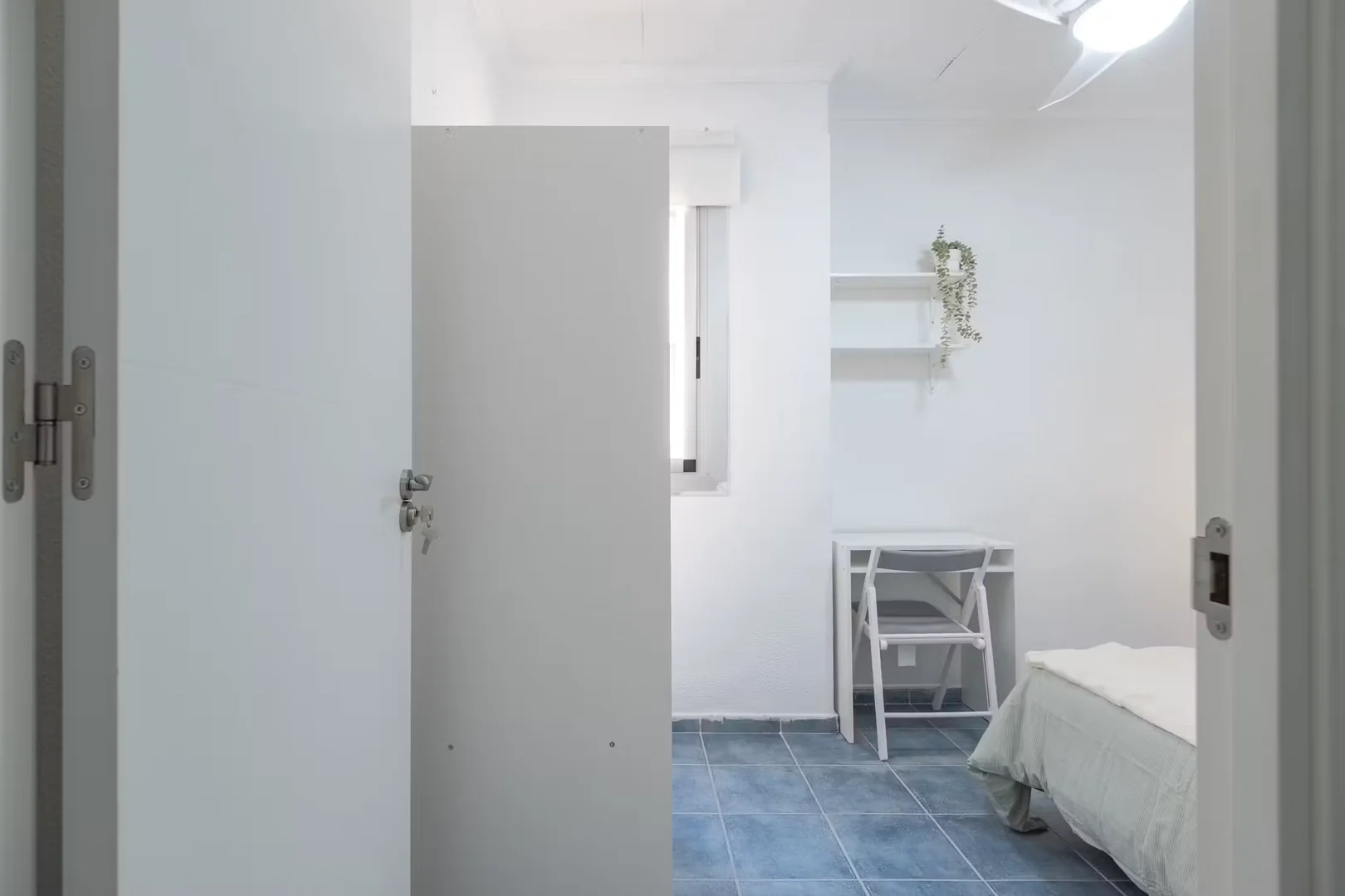 Stanza funzionale per studenti perfetta per studiare a 