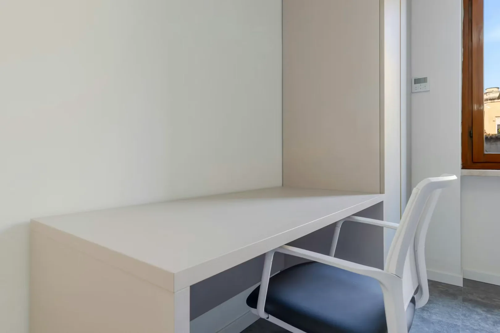 Comfortable and spacious student room in 