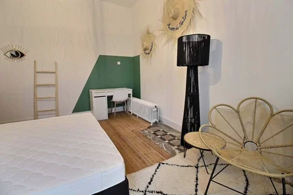 Quarto para alugar num apartamento partilhado em {area}