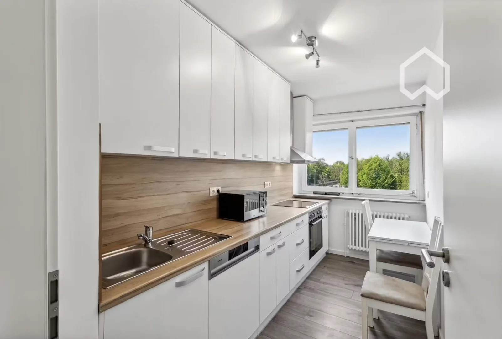 Chambre confortable pour étudiants disponible dans 