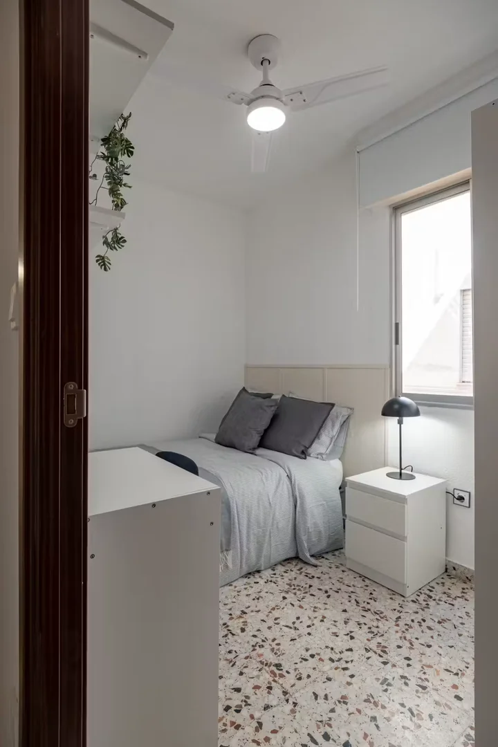 Habitación en apartamento estudiantil en alquiler en , completamente amueblado