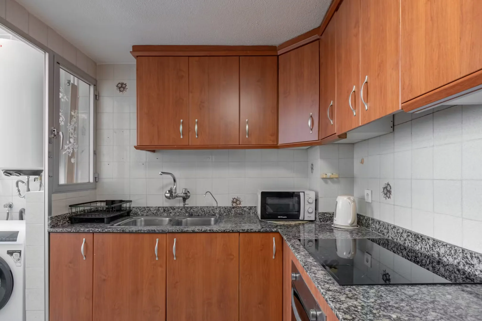 Habitación para estudiantes en con área de estudio y facilidades compartidas