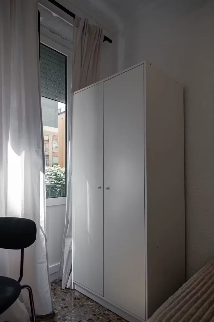 Habitación estudiantil económica con ubicación conveniente en