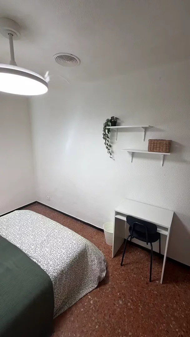 Room for rent in student apartment in , fully furnished