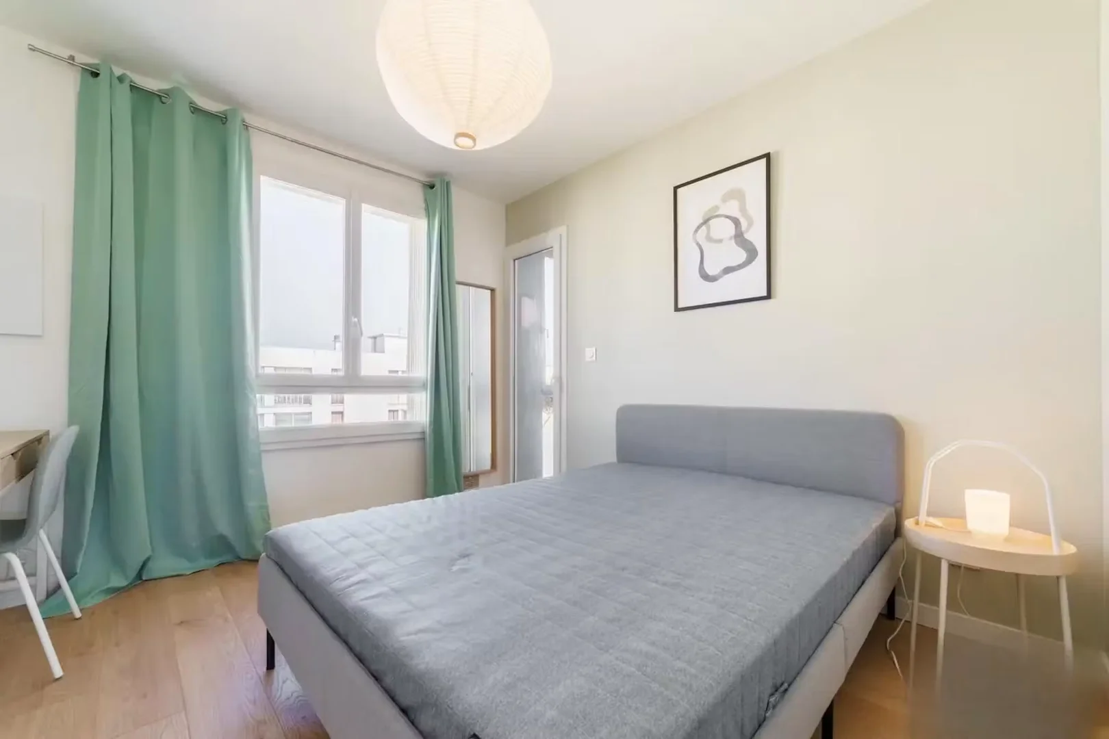 Chambre confortable pour étudiants disponible dans 