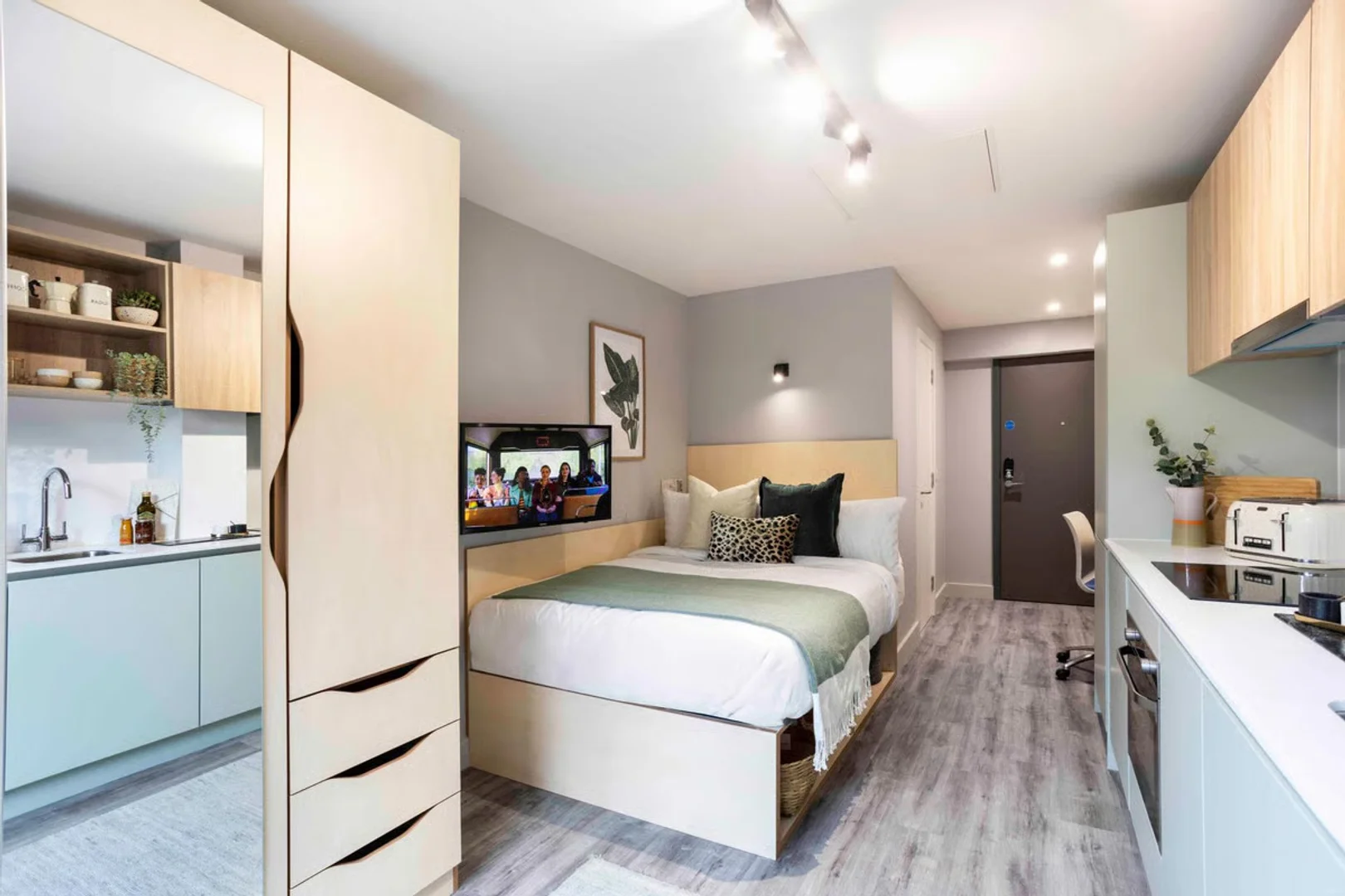 Chic studio apartment near campus in 