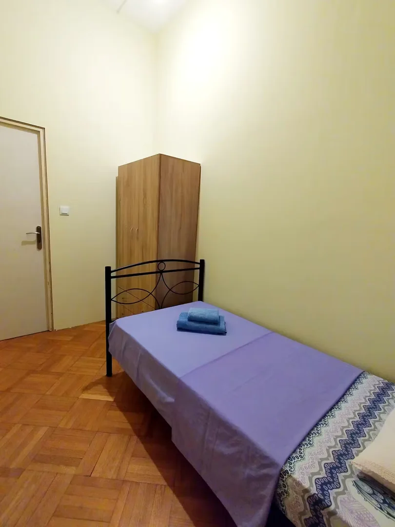Stanza in affitto in appartamento per studenti a , completamente arredata