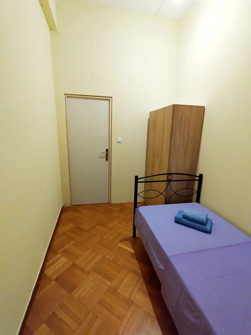 Stanza per studenti luminosa e ariosa con facile accesso all'università a 