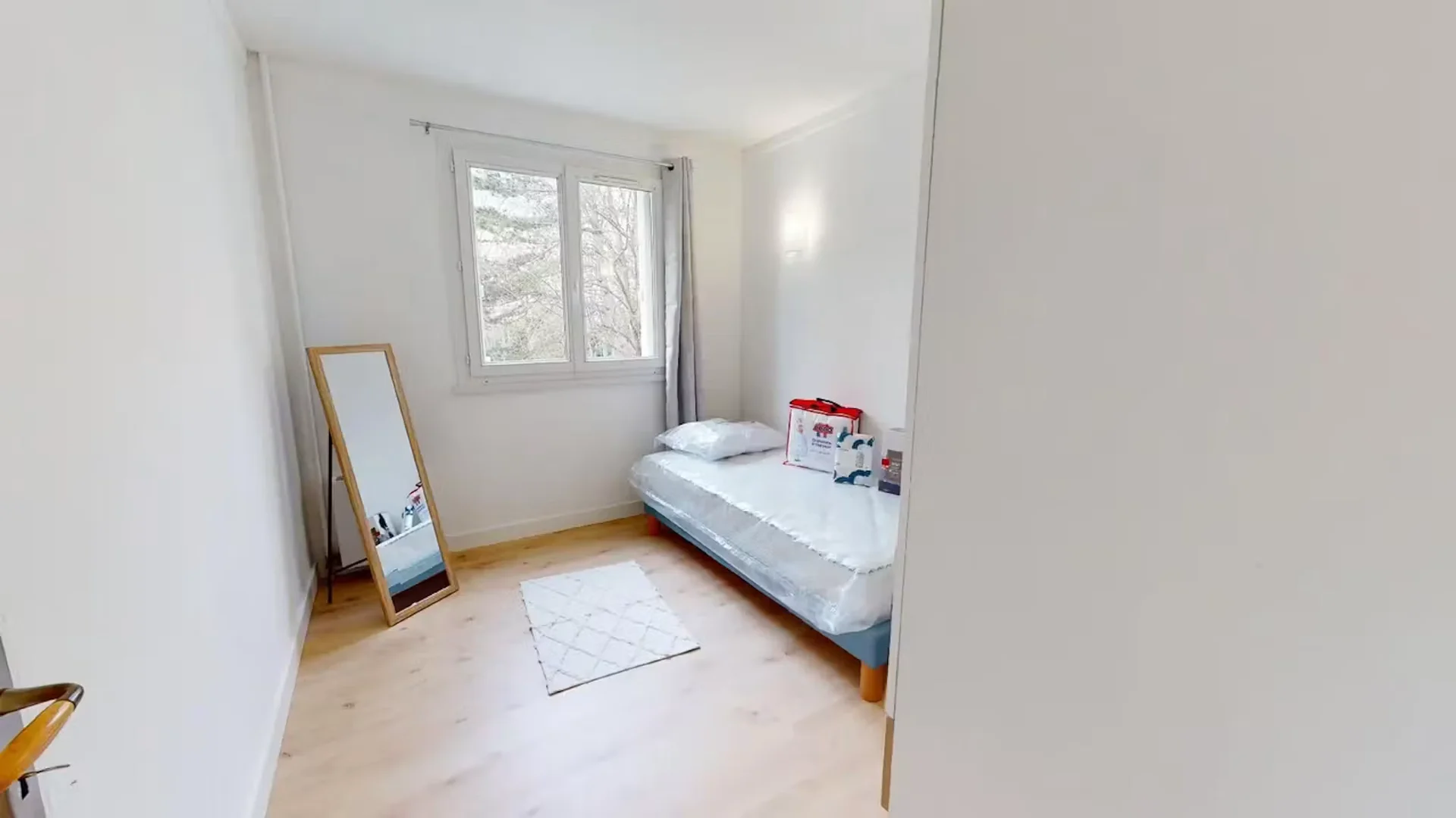 Student-friendly room in  with modern amenities