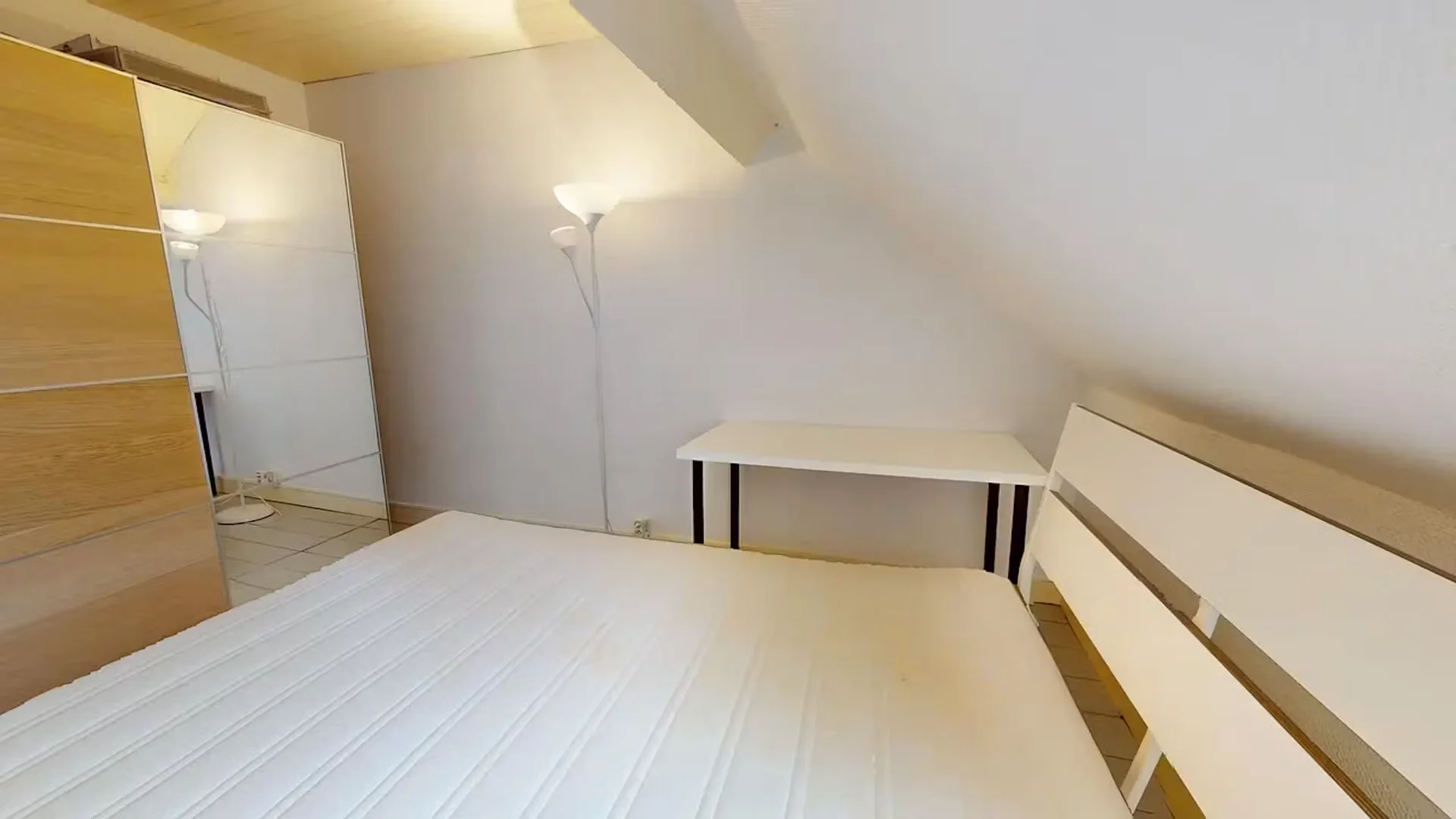 Chambre d'étudiant confortable et spacieuse dans
