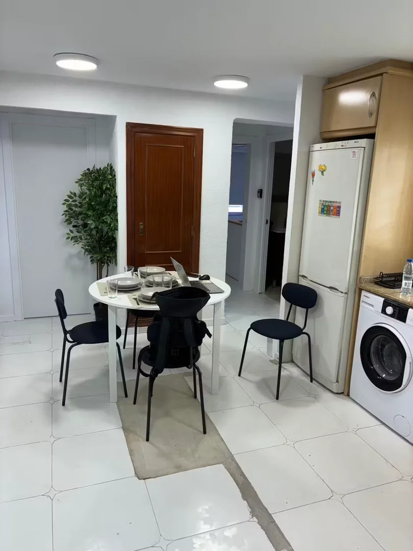 'de modern olanaklara sahip öğrenci dostu oda