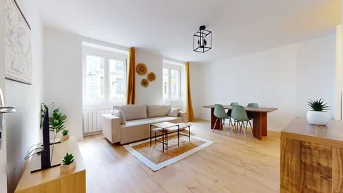 整套公寓 在 Rue Charles de Gaulle, Jacquard-Préfecture, 10的图像1