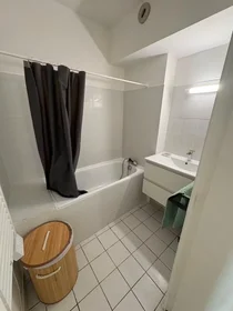 Appartamento intero in Rue Charles de Gaulle, Jacquard-Préfecture, immagine 8 di 9