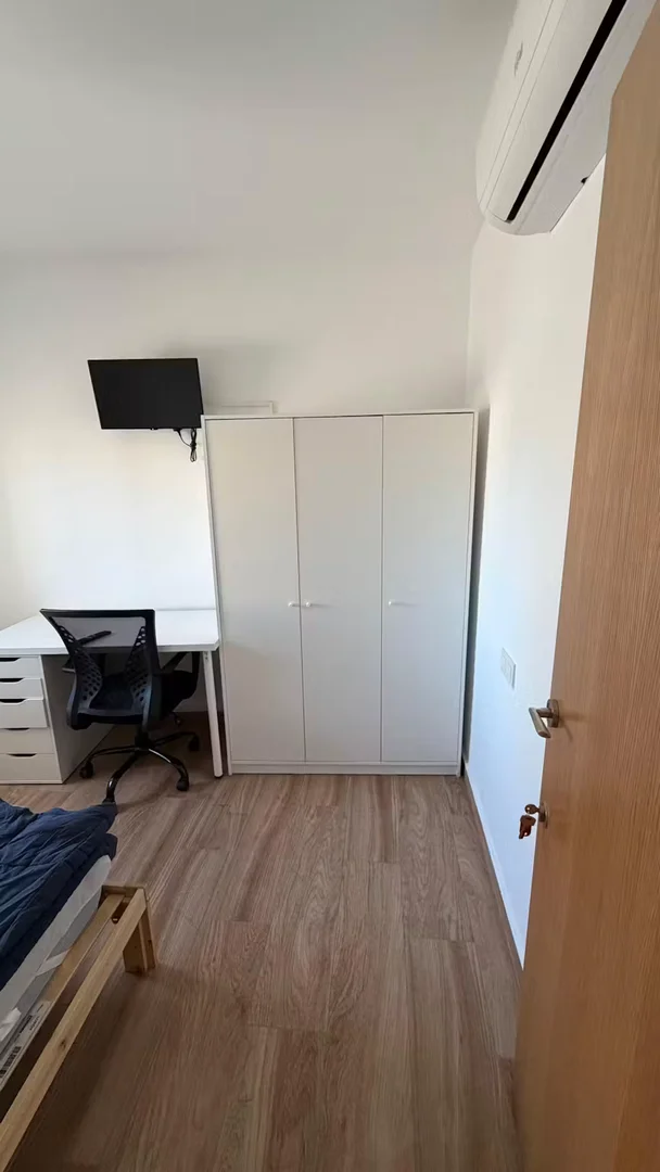 Habitación para estudiantes en  con área de estudio y facilidades compartidas
