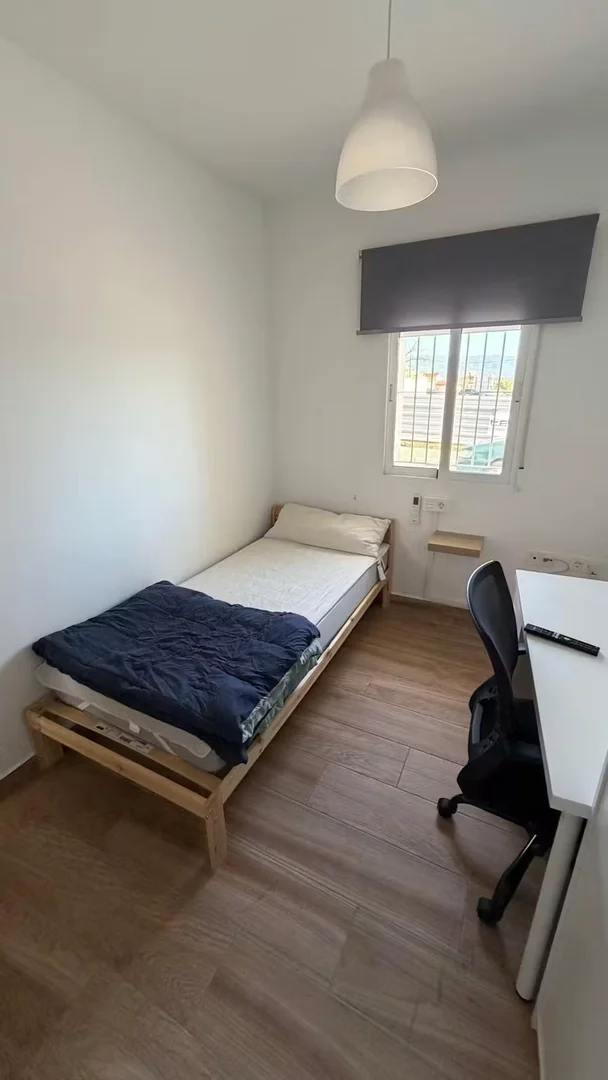 Habitación para estudiantes en  con área de estudio y facilidades compartidas