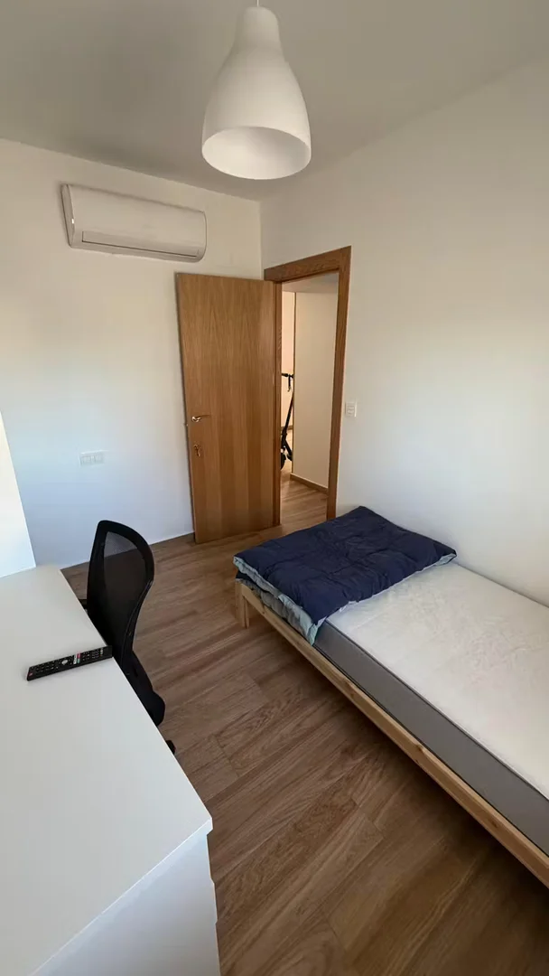 Habitación asequible para estudiantes con buena iluminación en 