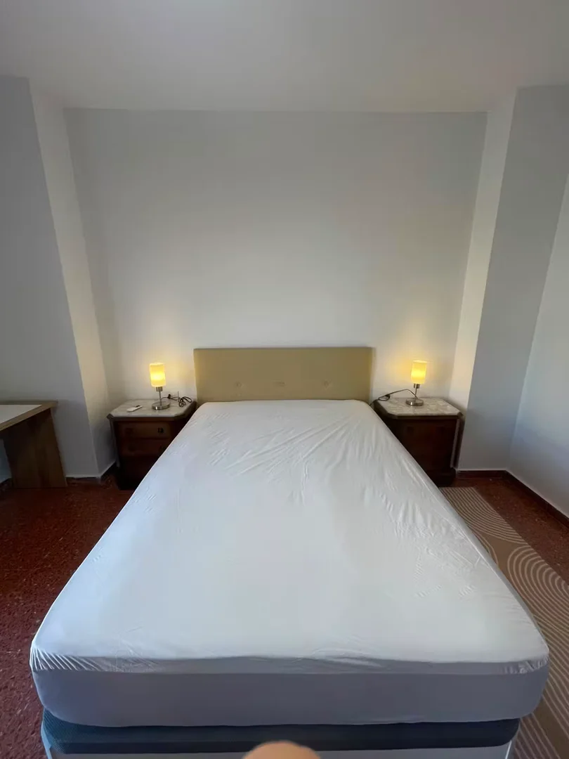 Habitación para estudiantes en  con área de estudio y facilidades compartidas