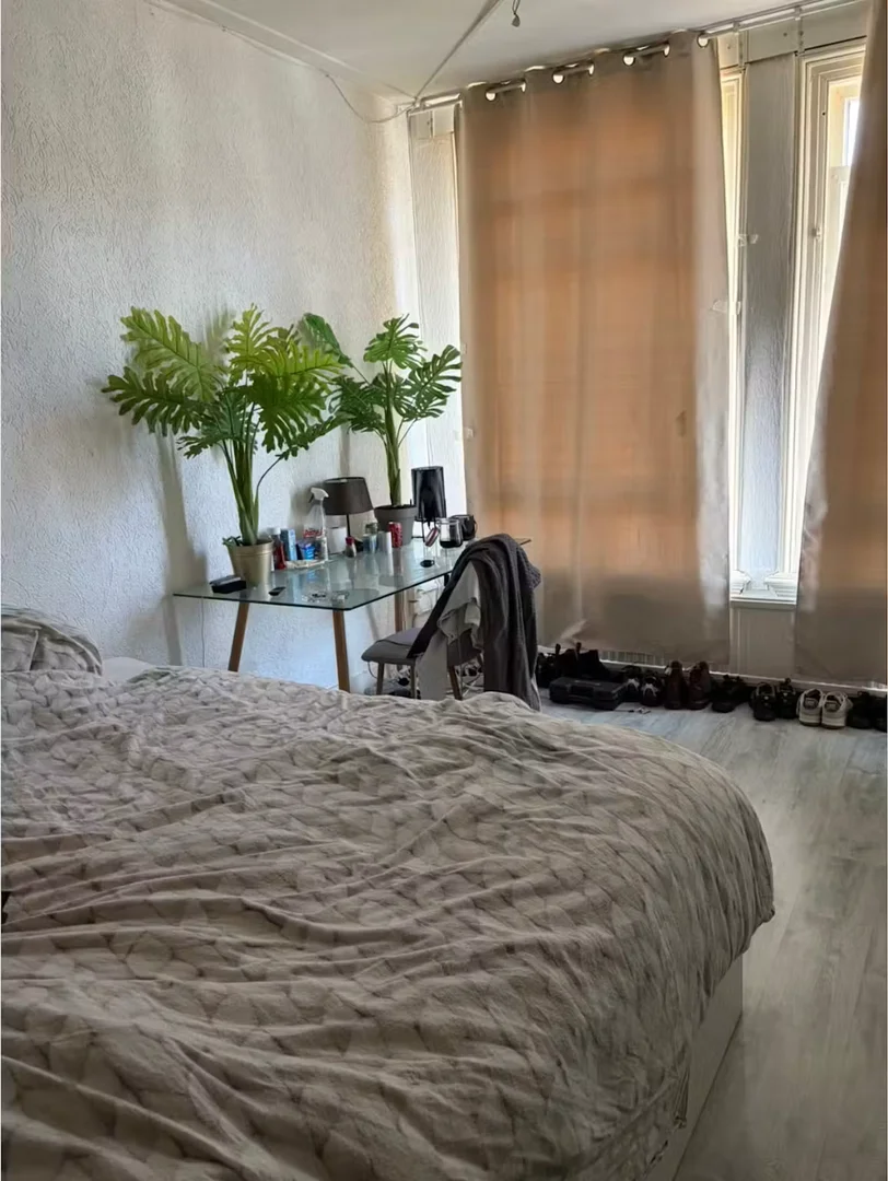 Chambre d'étudiant confortable et spacieuse dans 